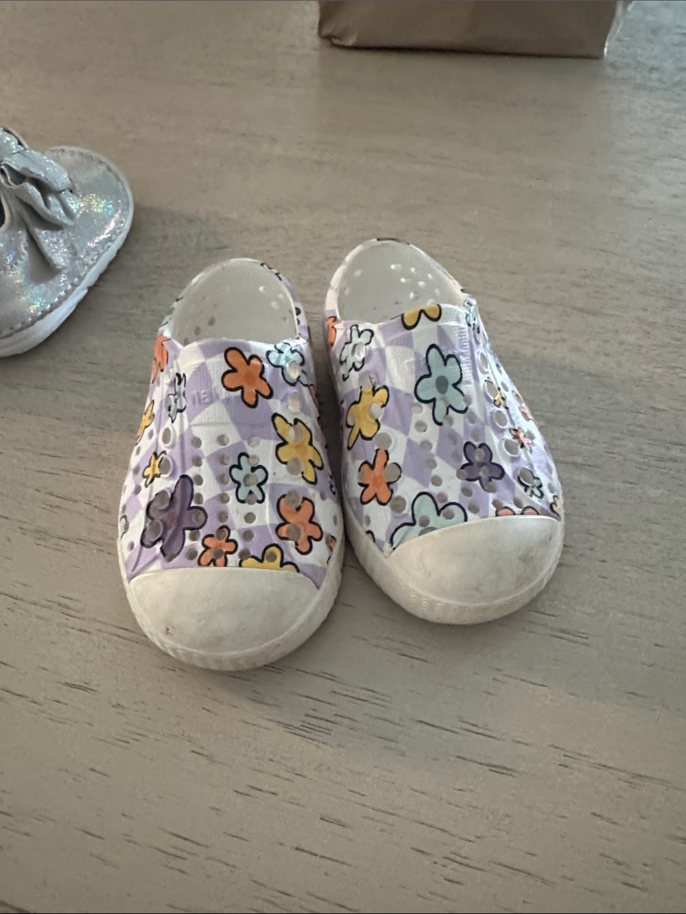 Native Floral Slip-On Shoes in Lavender and White